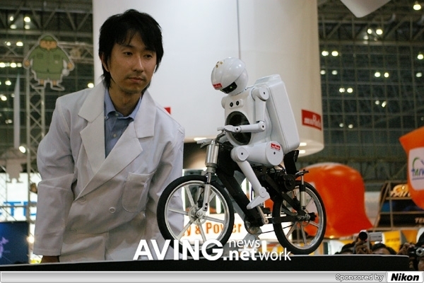 Man Riding Robot Murata to present a robot riding on a bike