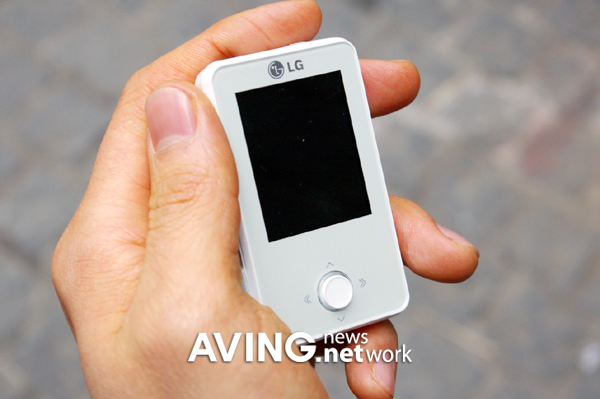 LG Electronics to launch 1.77-inch mp3 player '& FM33'