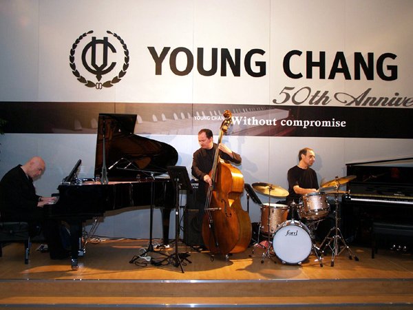 YOUNG CHANG to present its 50th anniversary special edition piano