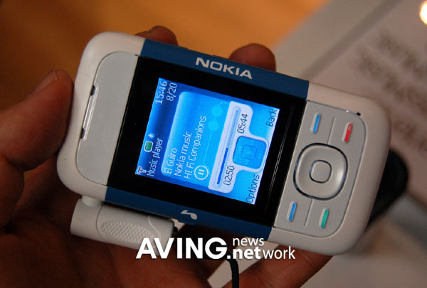 [3GSM-Nokia] Music-oriented phone with external hot keys ‘NOKIA 5200’