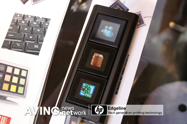 [CeBIT2007 Novelty] Keyboard button with OLED screen