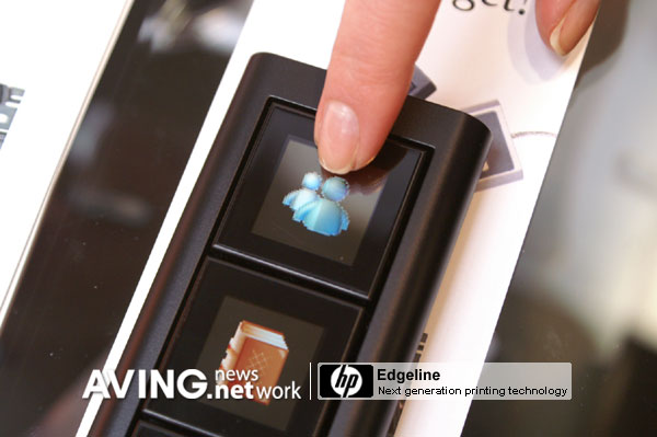 [CeBIT2007 Novelty] Keyboard button with OLED screen
