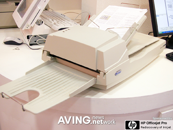 A scanner reading 100 images per minute