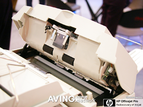 A scanner reading 100 images per minute