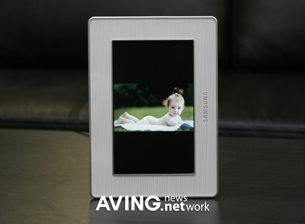 Samsung to launch its new 7-inch digital photo frames