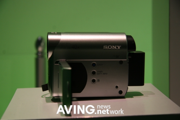 Sony to introduce two mini DV Handycam models < Tech & Bio