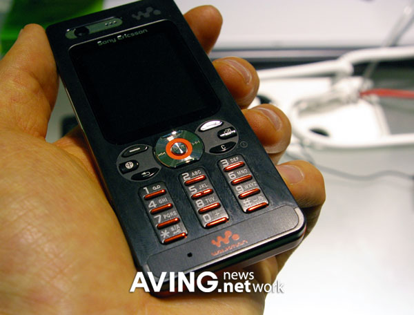 Sony Ericsson W880 Review 