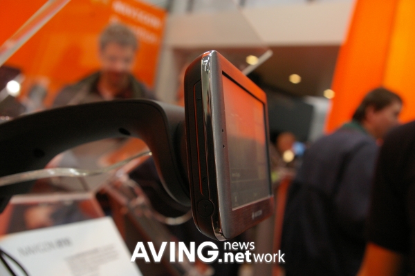 Navigus Device NAVIGON to present its 3D mobile navigation device 'NAVIGON 8110'