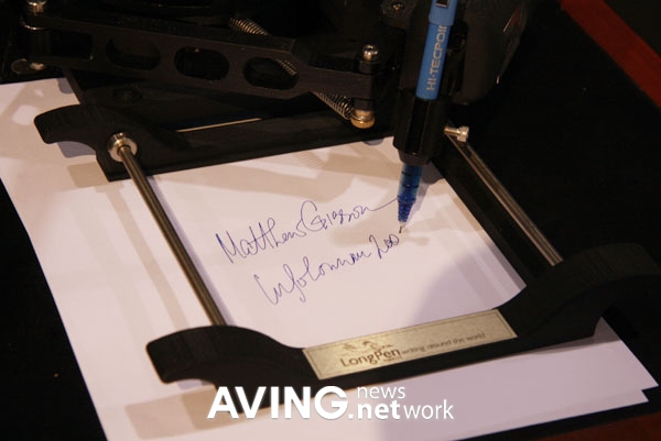 Long Pen Example Screen LG to demonstrate 'LongPen' technology for real writing and signing
