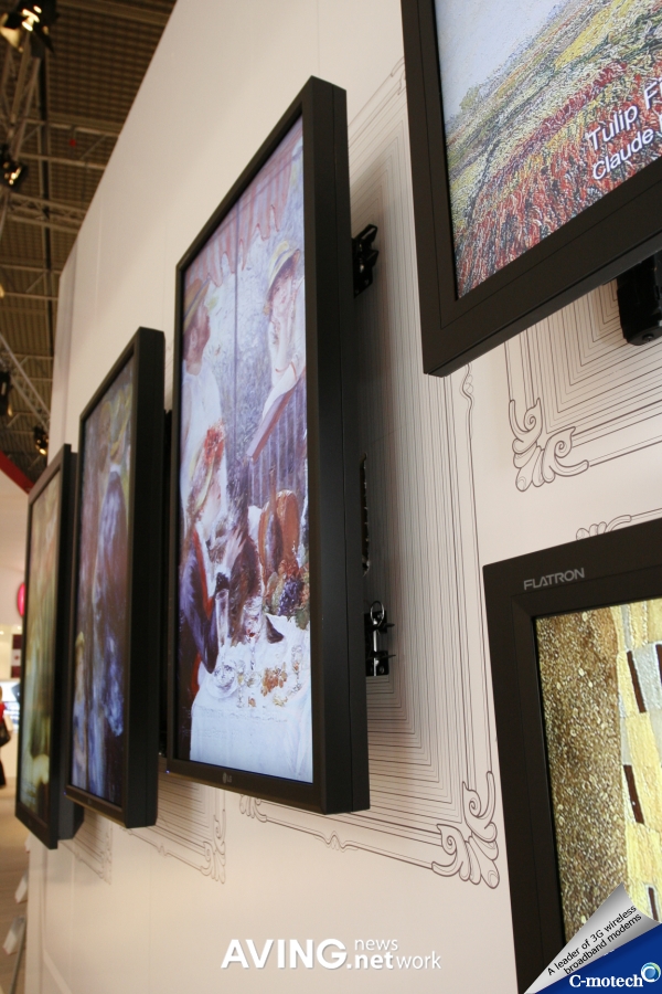 LG to present a range of commercial displays like a picture