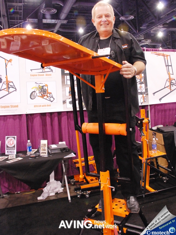 Nomad manufacturing to introduce unique style picker and stand 'Elevator'