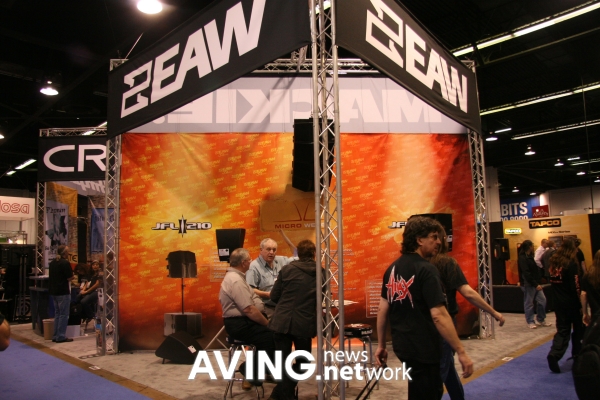 EAW to exhibit its compact, constant, curvature line array