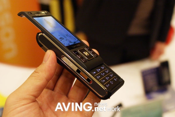 Sony Ericsson to showcase its 8.1M camera phone 'C905'