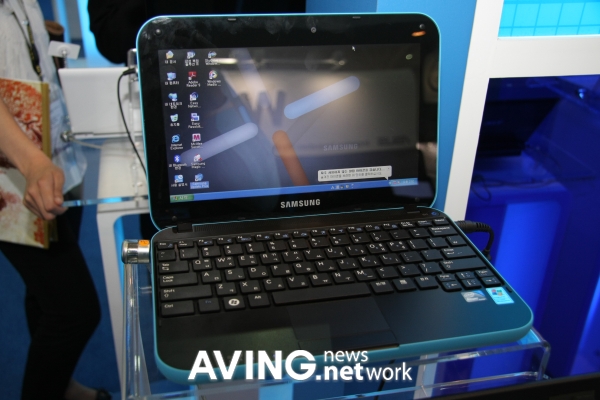 Samsung's stylish premium mini notebook 'N310' with a curved design