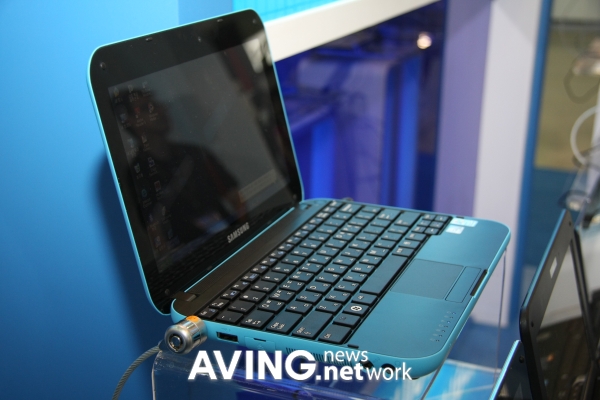 Samsung's stylish premium mini notebook 'N310' with a curved design