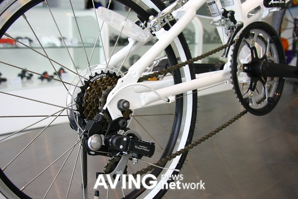 SAMCHULY to launch its folding commuter bicycle designed by Andre Kim