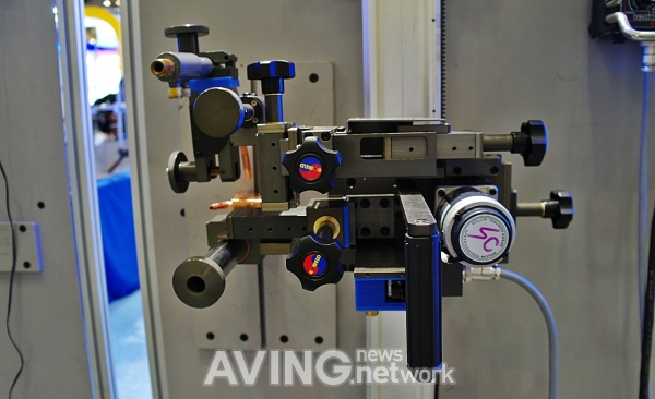 [Welding Busan Korea 2010] Chung-song Industry Machine exhibiting its ...