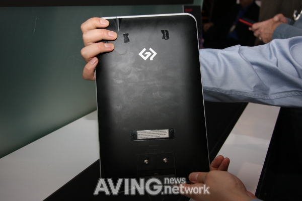 [CES2011] Sharp to introduce 10.8-inch HD Tablet PC 'Galapagos' at CES 2011