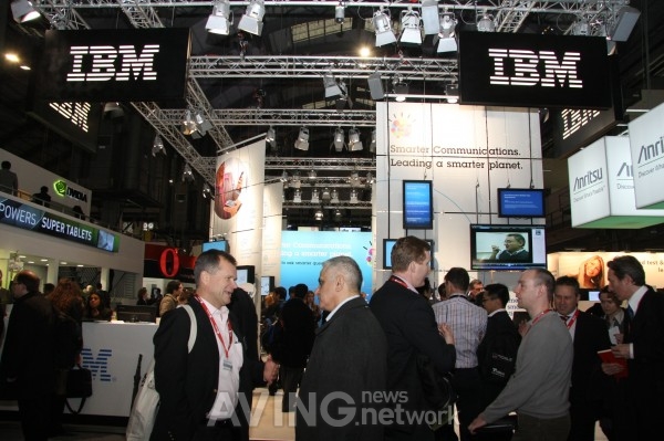 [MWC2011] IBM Booth