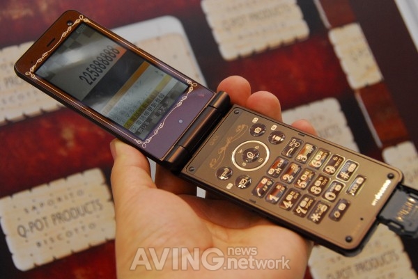 MWC2011] ntt Docomo to announce its chocolate phone 'Q-pot' < Tech