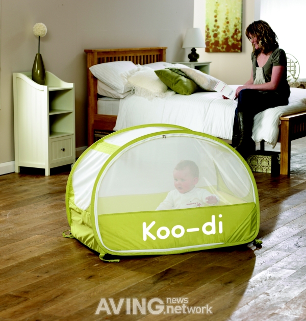 [CBME 2011] Lightweight baby travel solutions Koodi Pop Up Cots