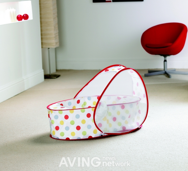 [CBME 2011] Lightweight baby travel solutions Koodi Pop Up Cots