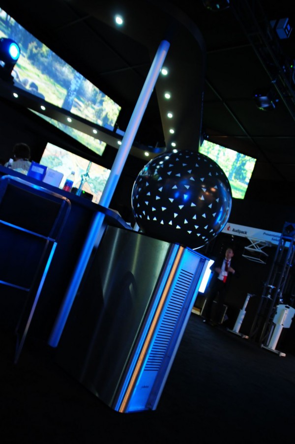 [InfoComm 2011] Real world innovation: projectiondesign and partners ...