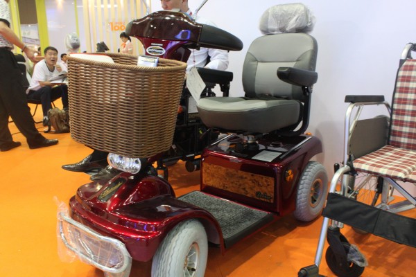 [SENDEX 2011] 100 AGE to Introduce Shop Rider Electric Scooter with Top ...