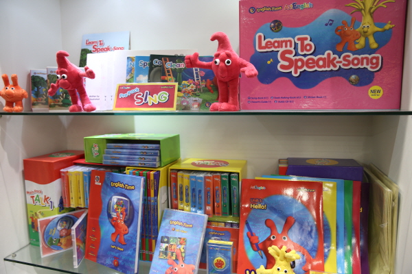 [Educare 2014] ‘First English Speaking’ made of DVD and story books