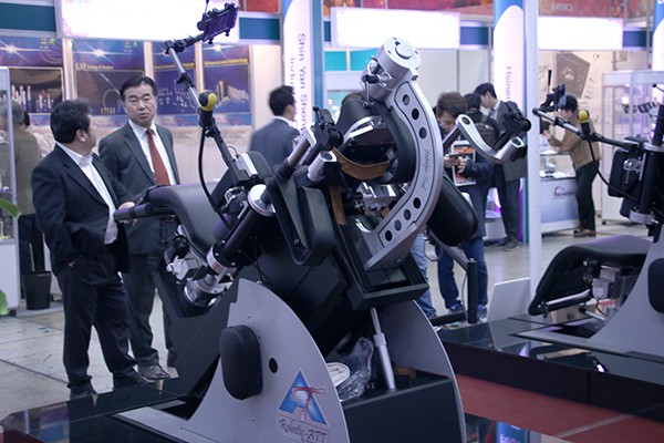 [KIMES 2017] JMTech Introduced Spinetronic ‘Robot Spine Treatment ...