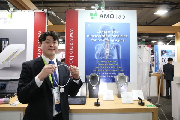 [CES 2019] Amo Lab Introduces Sleep-improving Wearable Device AMO+