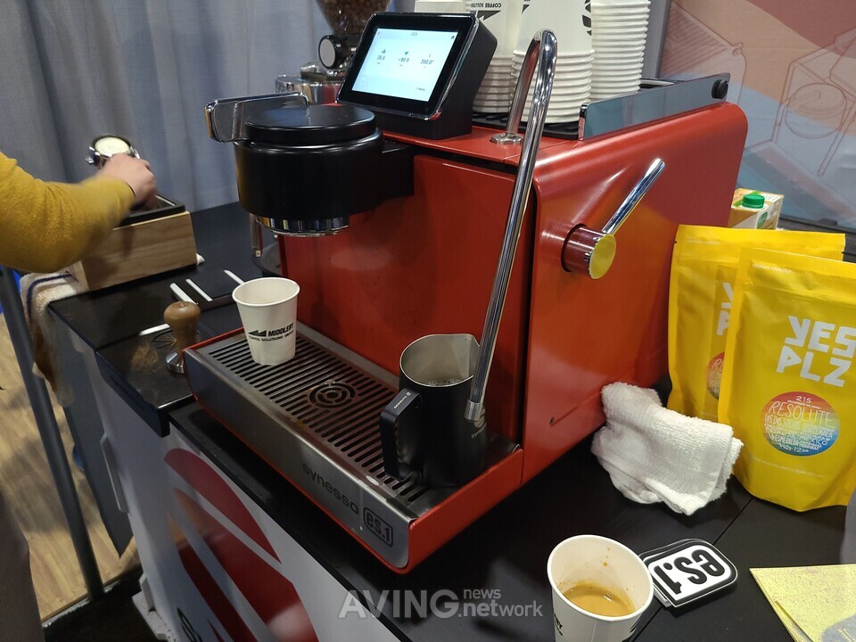 Synesso presented at CES 2023 with its ES1, its new home espresso