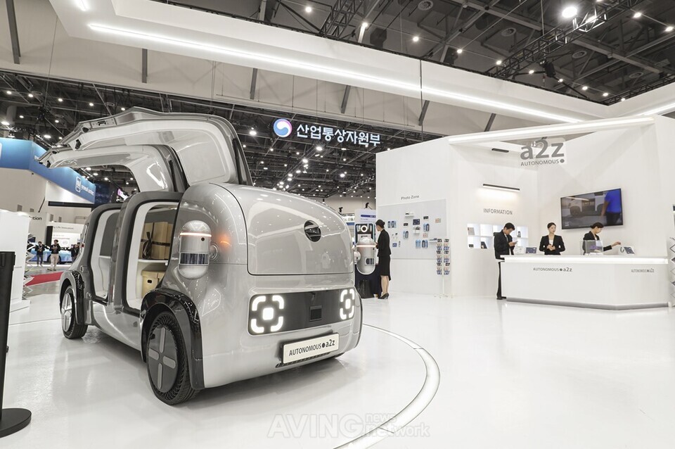 Project SD, a vehicle platform that targets self-driving delivery mobility, is on display │Photo by AVING NEWS
