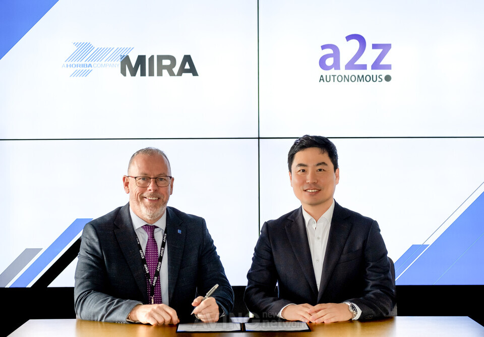 Autonomous a2z and Horiba Mira signed the MOU for cooperation in future mobility at the Korea-UK Business Forum held on the 22nd (local time). From left to right: Declan Allen, CEO of Horiba Mira, Han Ji-hyeong, CEO of Autonomous a2z. | Provided by Autonomous a2z
