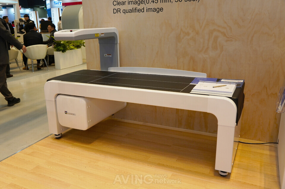InnverVue3 by MEDIKORS on display at KIMES 2024 | Photo by AVING News
