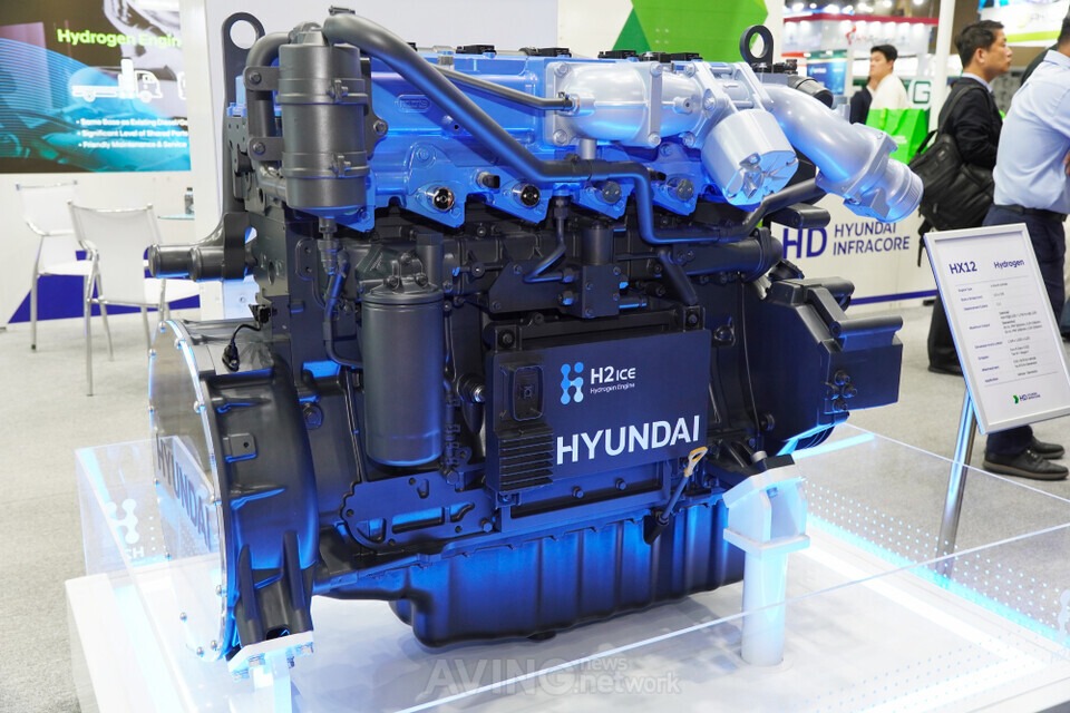 HD Hyundai Infracore Showcases Next-Generation Hydrogen Engine ...