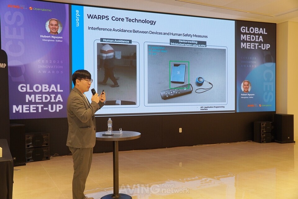 Minsoo Kim, Assistant Manager at WARP Solution, delivers a presentation at the Global Media Meetup with Ubergizmo held at MIK Basecamp in Seocho-gu, Seoul, on September 1 | Photo by AVING News